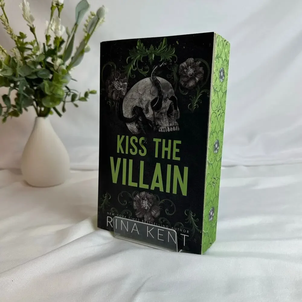 Kiss The Villain Rina Kent Deluxe Paperback Sprayed Edges OOP Dark MM Romance
